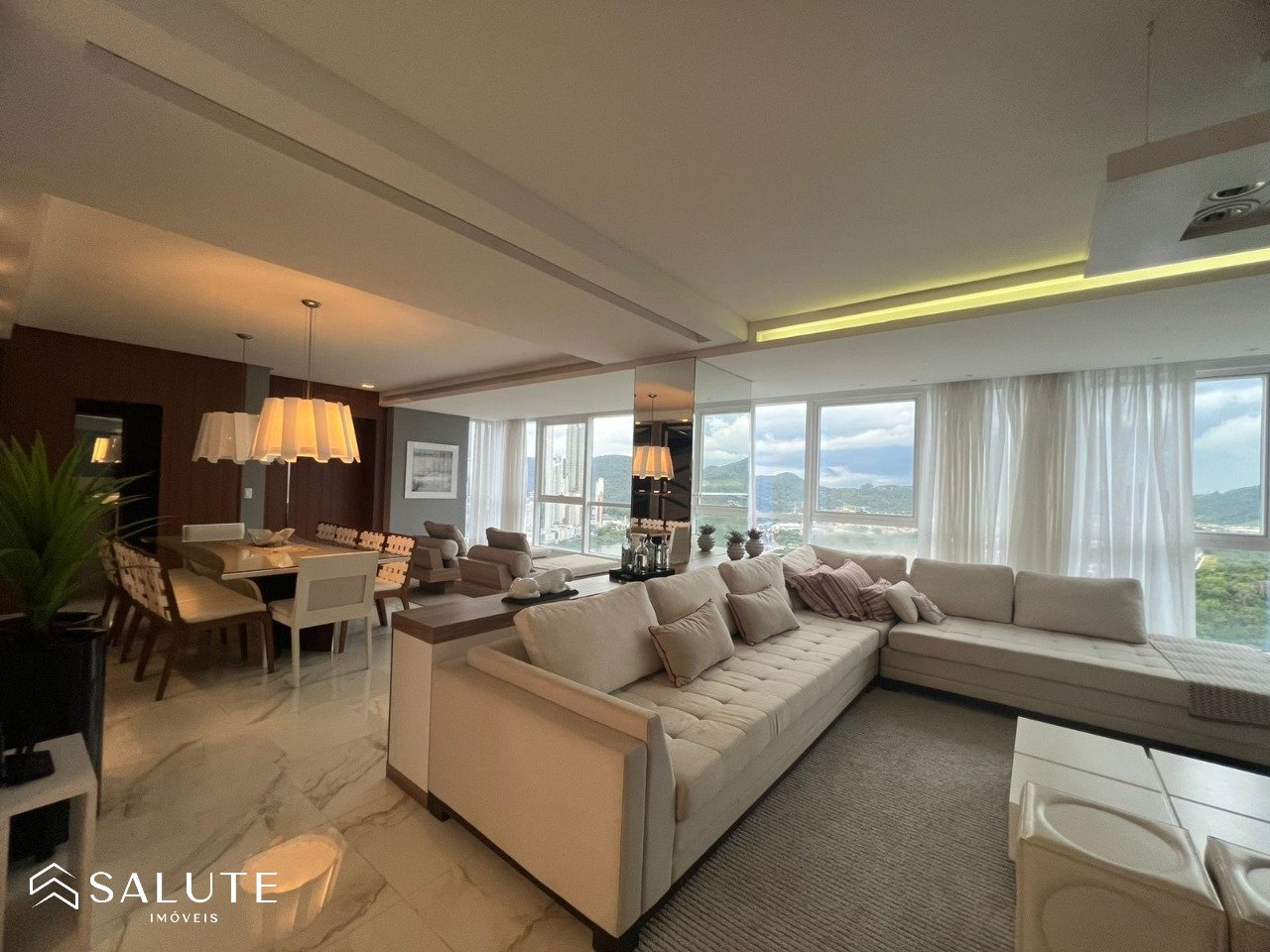 Apartamento aluguel anual alto padrão na Barra Sul