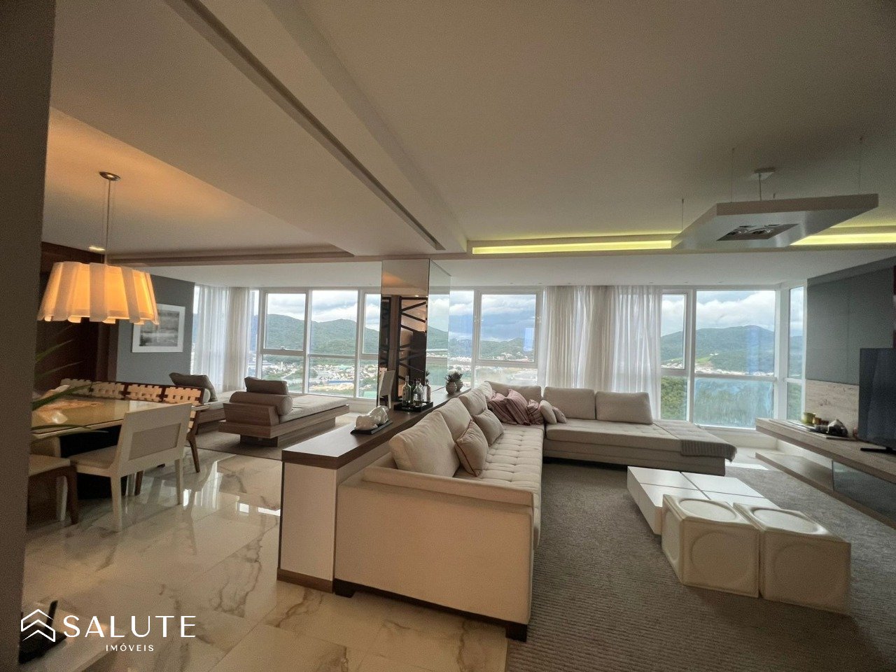 Apartamento aluguel anual alto padrão na Barra Sul