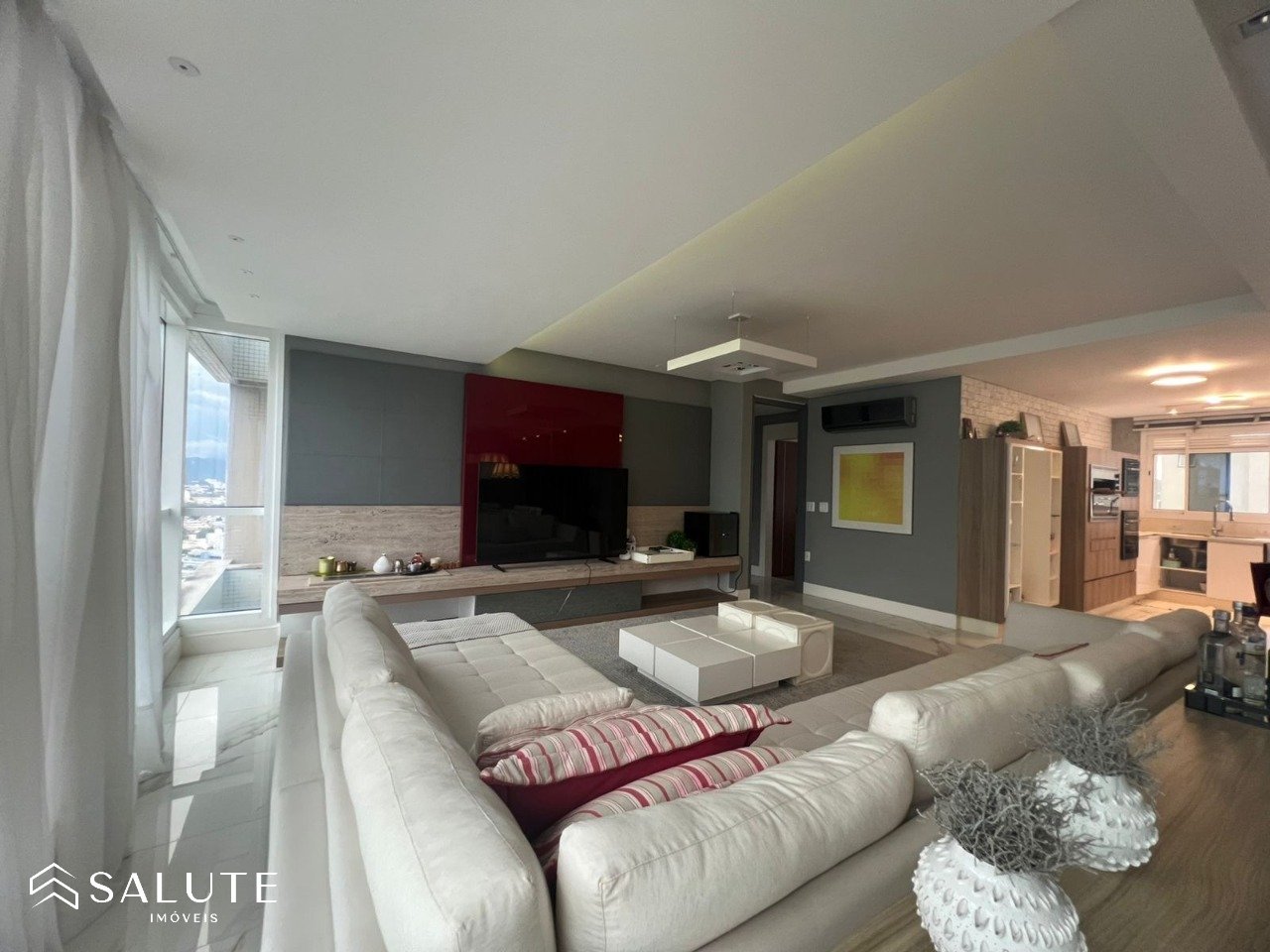Apartamento aluguel anual alto padrão na Barra Sul