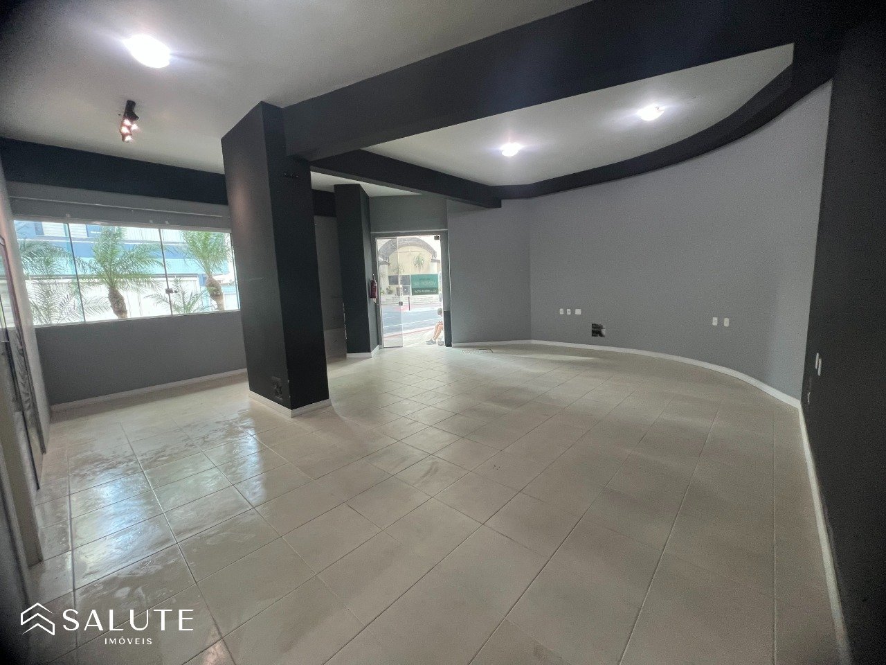 Sala comercial à venda na Barra Sul