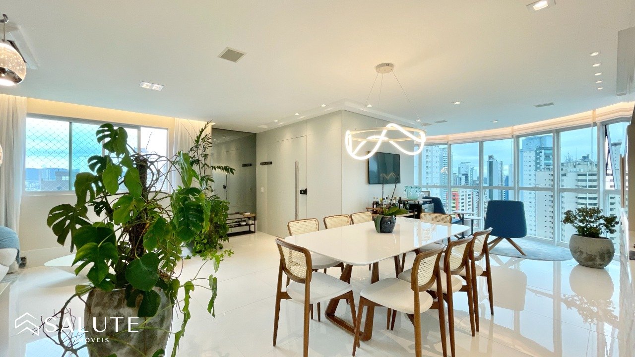 Apartamento à venda com 3 suítes na Barra Sul
