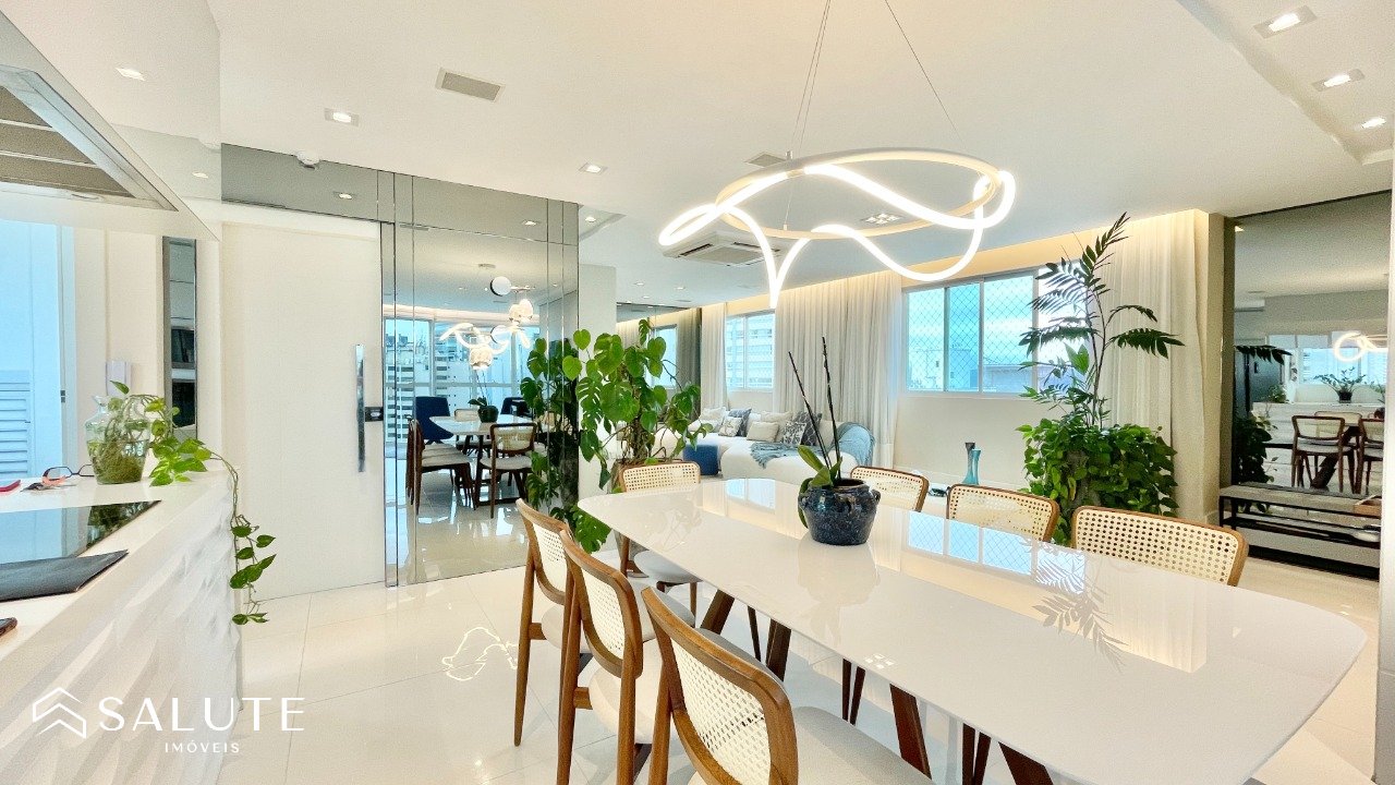 Apartamento à venda com 3 suítes na Barra Sul