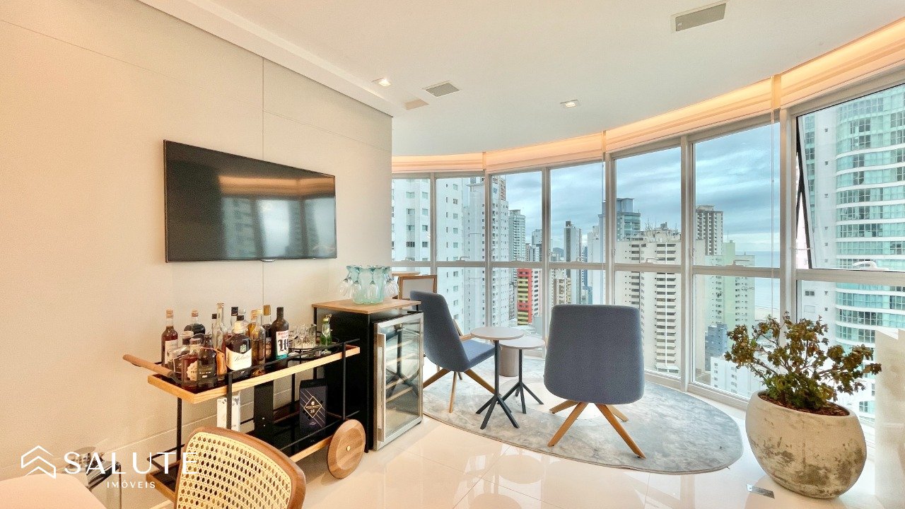 Apartamento à venda com 3 suítes na Barra Sul