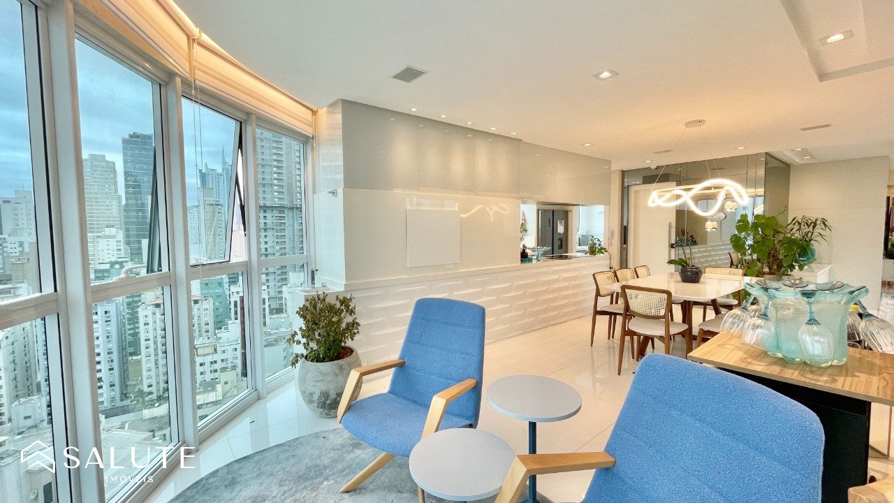Apartamento à venda com 3 suítes na Barra Sul