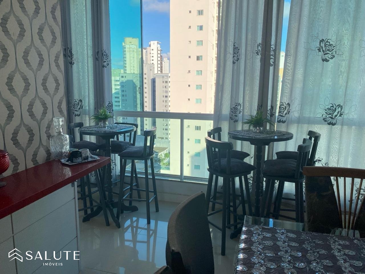 Apartamento à venda 4 Dormitórios Centro