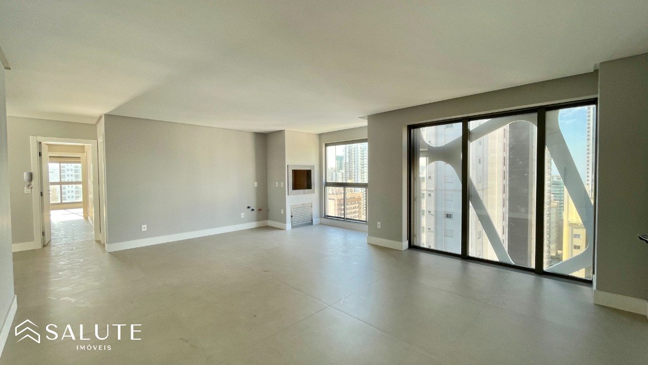 Apartamento à venda com 4 suítes no Centro