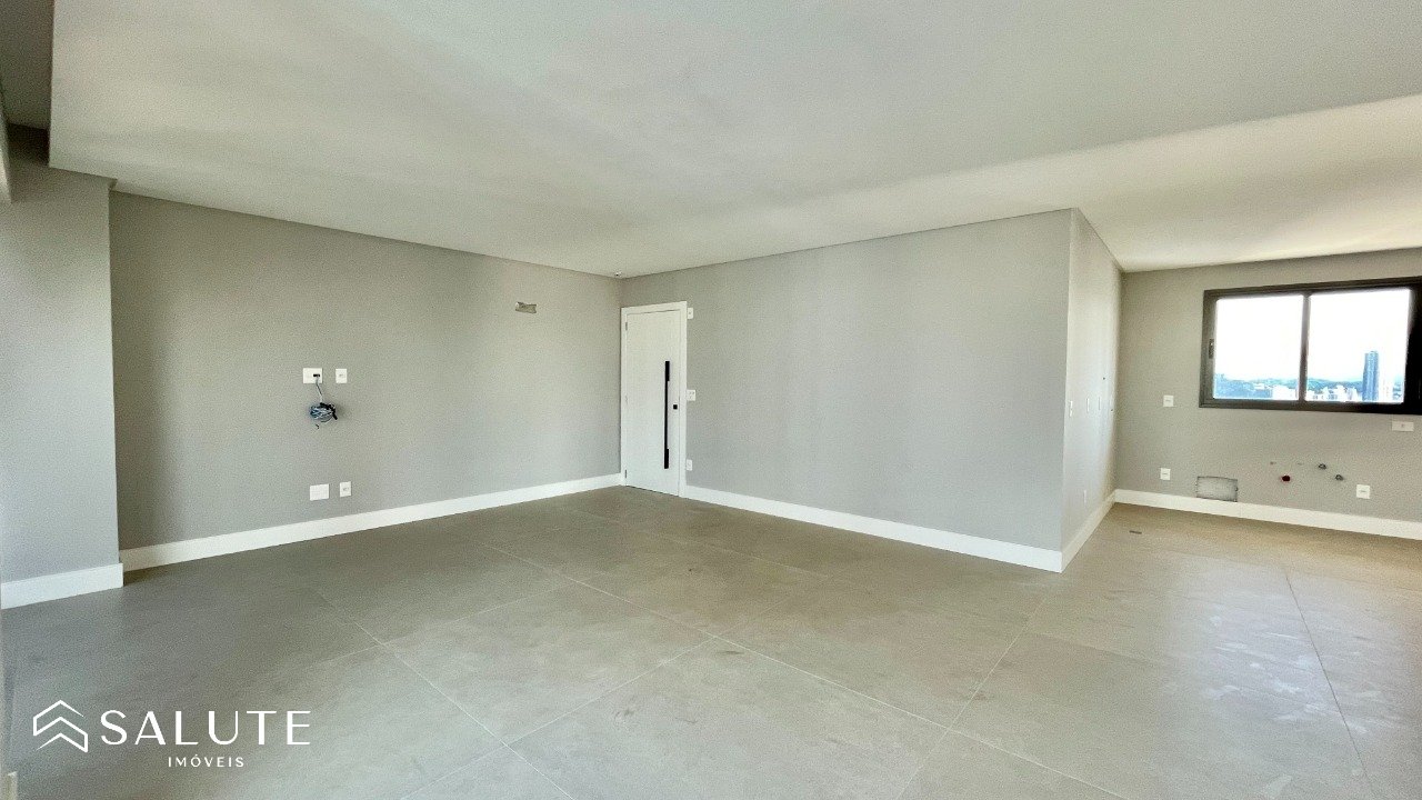 Apartamento à venda com 4 suítes no Centro