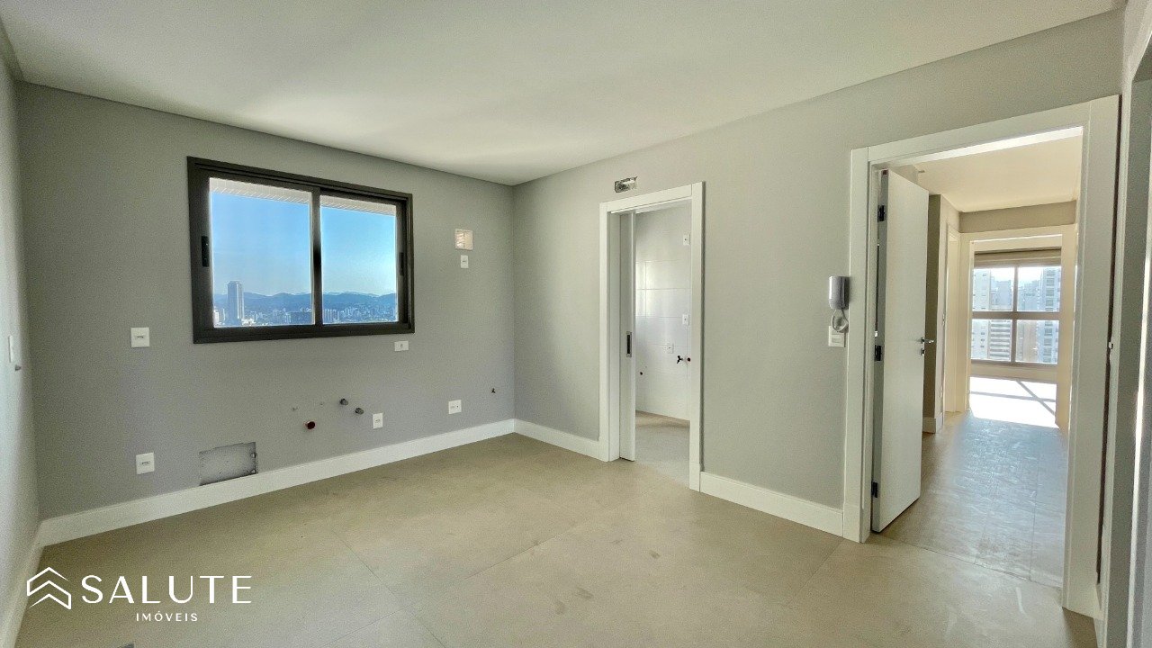 Apartamento à venda com 4 suítes no Centro