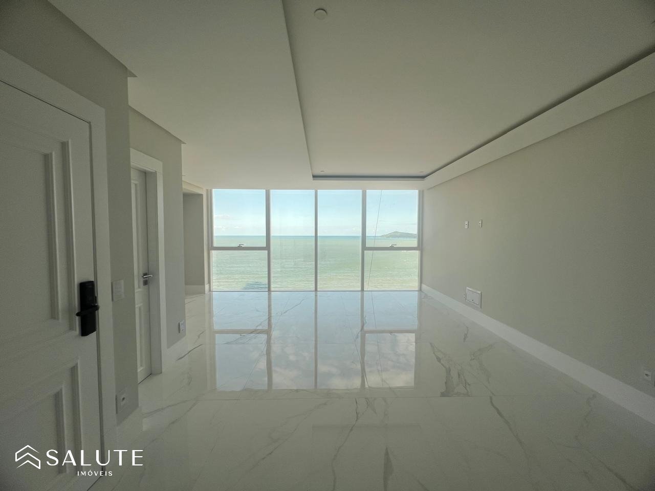 Apartamento à venda 4 Suítes na Barra Norte