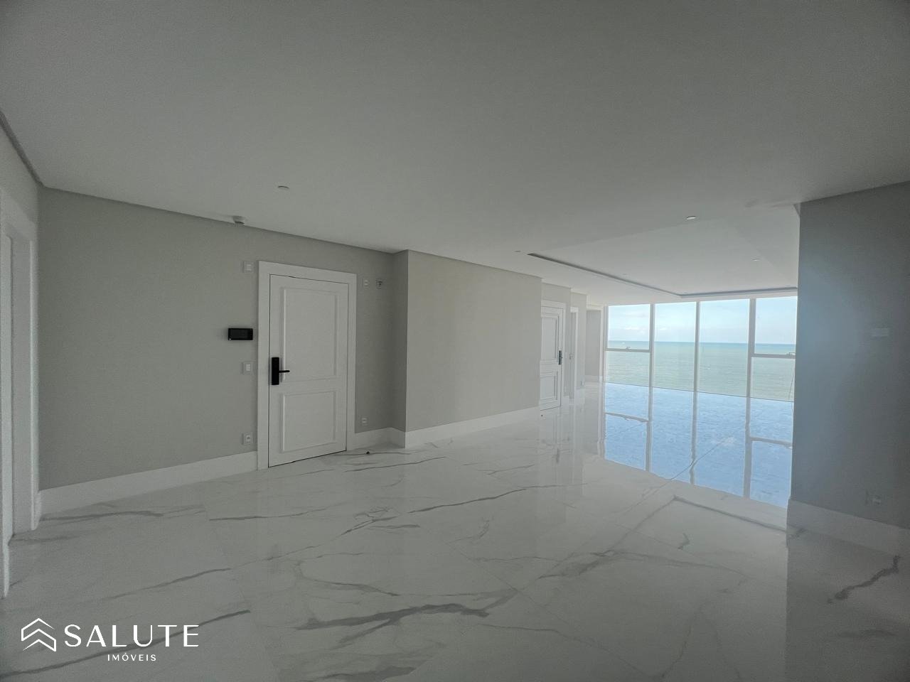 Apartamento à venda 4 Suítes na Barra Norte