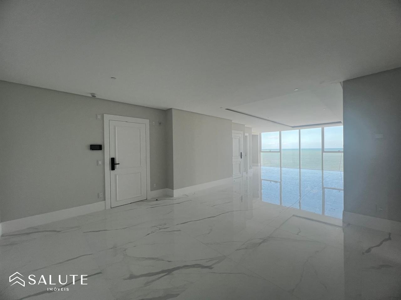 Apartamento à venda 4 Suítes na Barra Norte