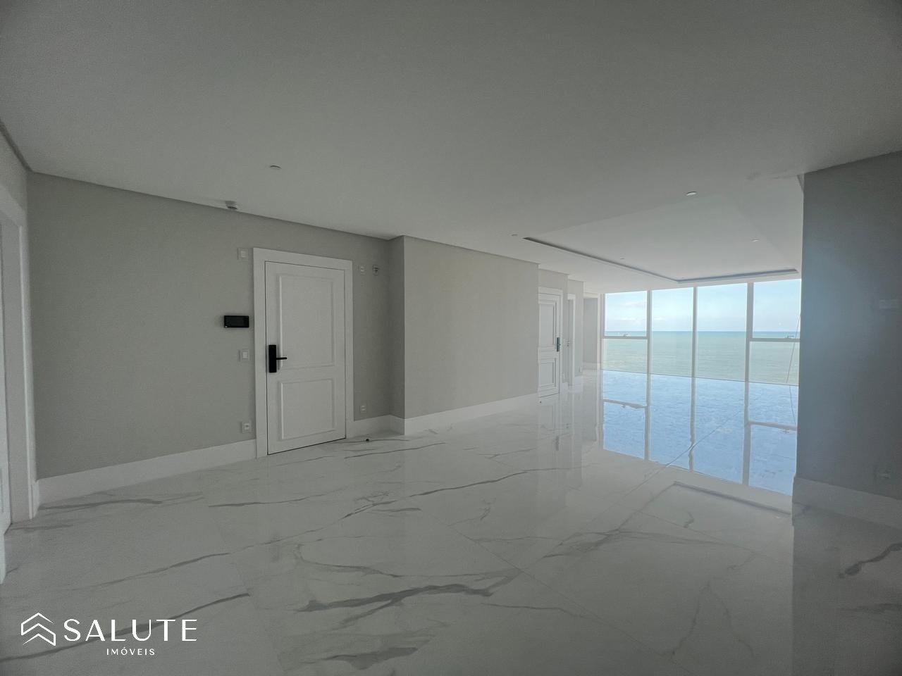Apartamento à venda 4 Suítes na Barra Norte