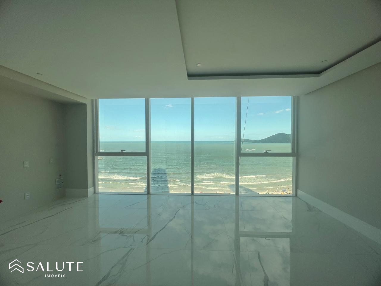 Apartamento à venda 4 Suítes na Barra Norte