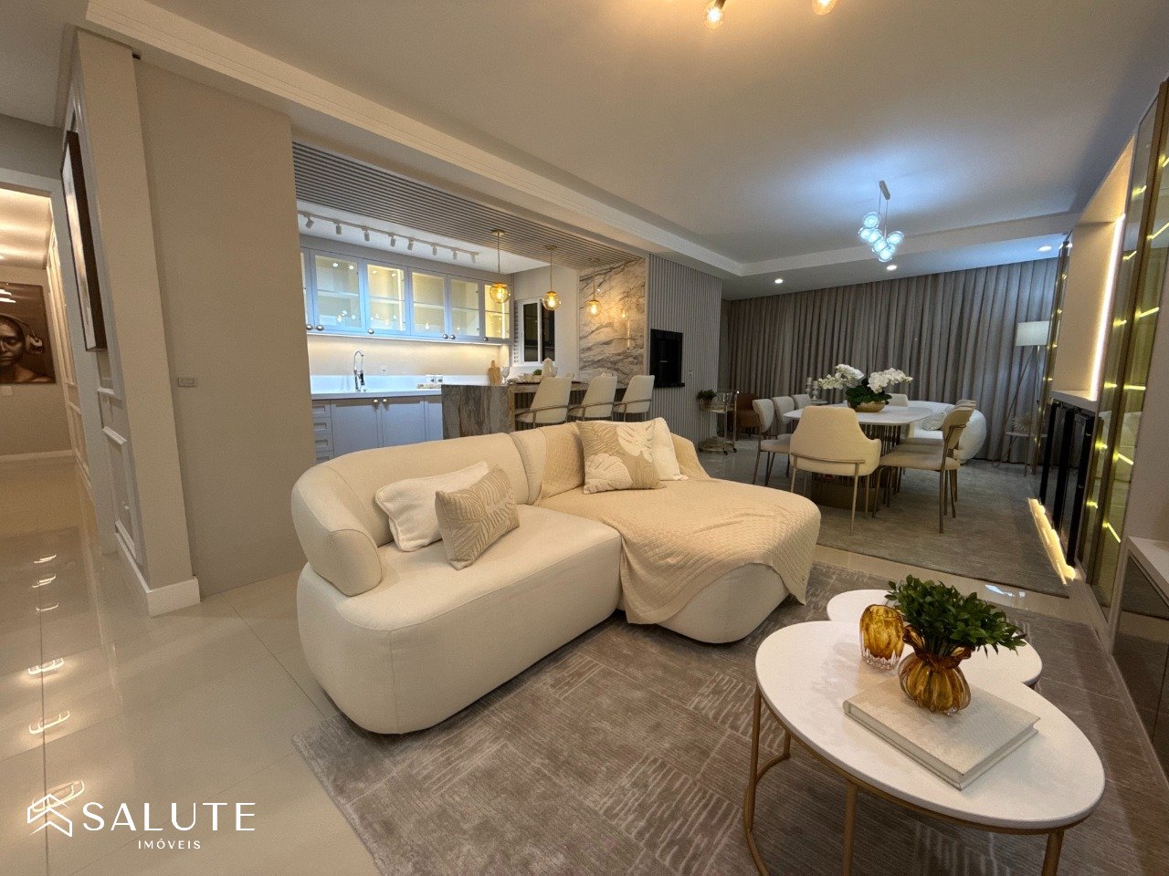 Apartamento à venda com 3 suítes no Centro