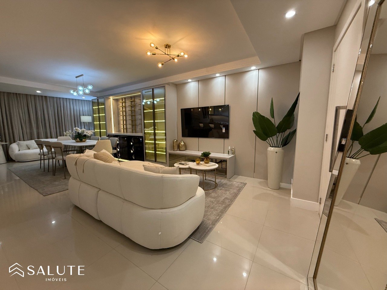 Apartamento à venda com 3 suítes no Centro