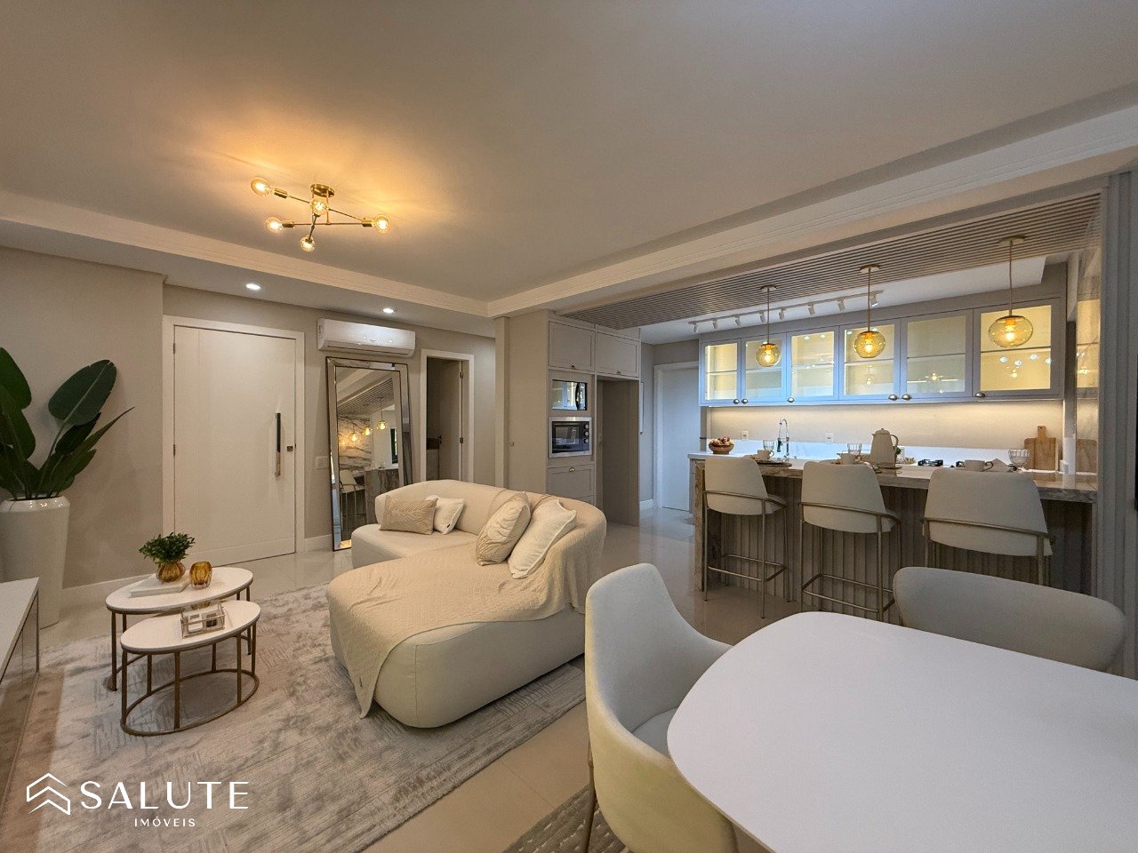 Apartamento à venda com 3 suítes no Centro