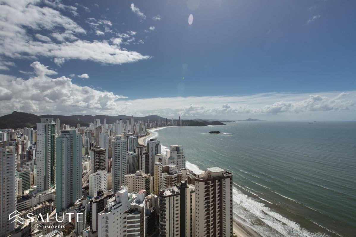 Apartamento à venda 4 Dormitórios no Centro