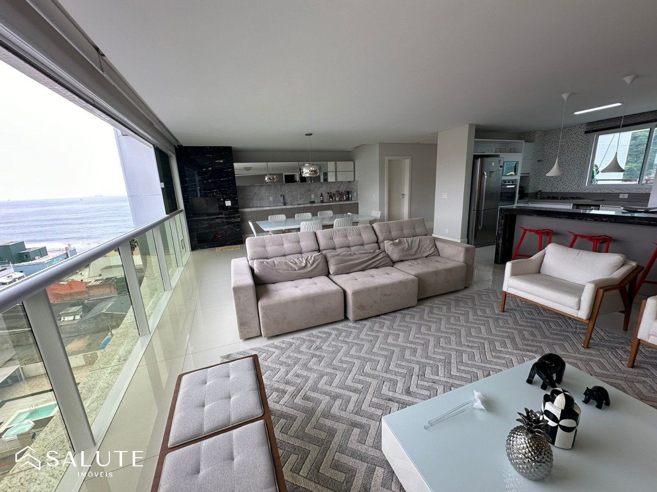 Apartamento à venda com 4 suítes na Praia Brava