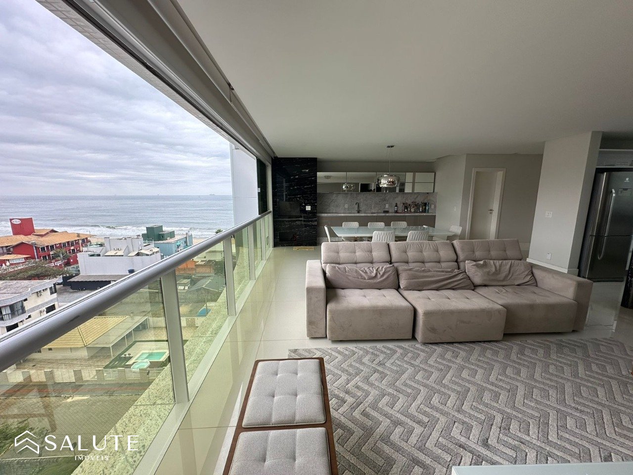 Apartamento à venda com 4 suítes na Praia Brava