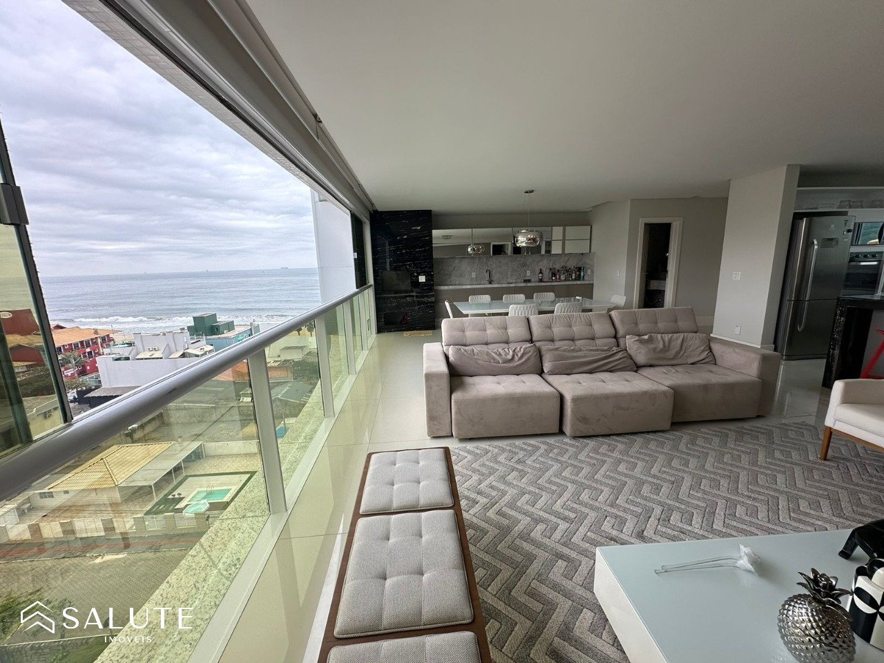 Apartamento à venda com 4 suítes na Praia Brava