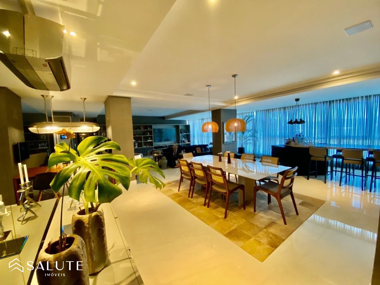 Apartamento para venda com 4 suítes na Barra Sul