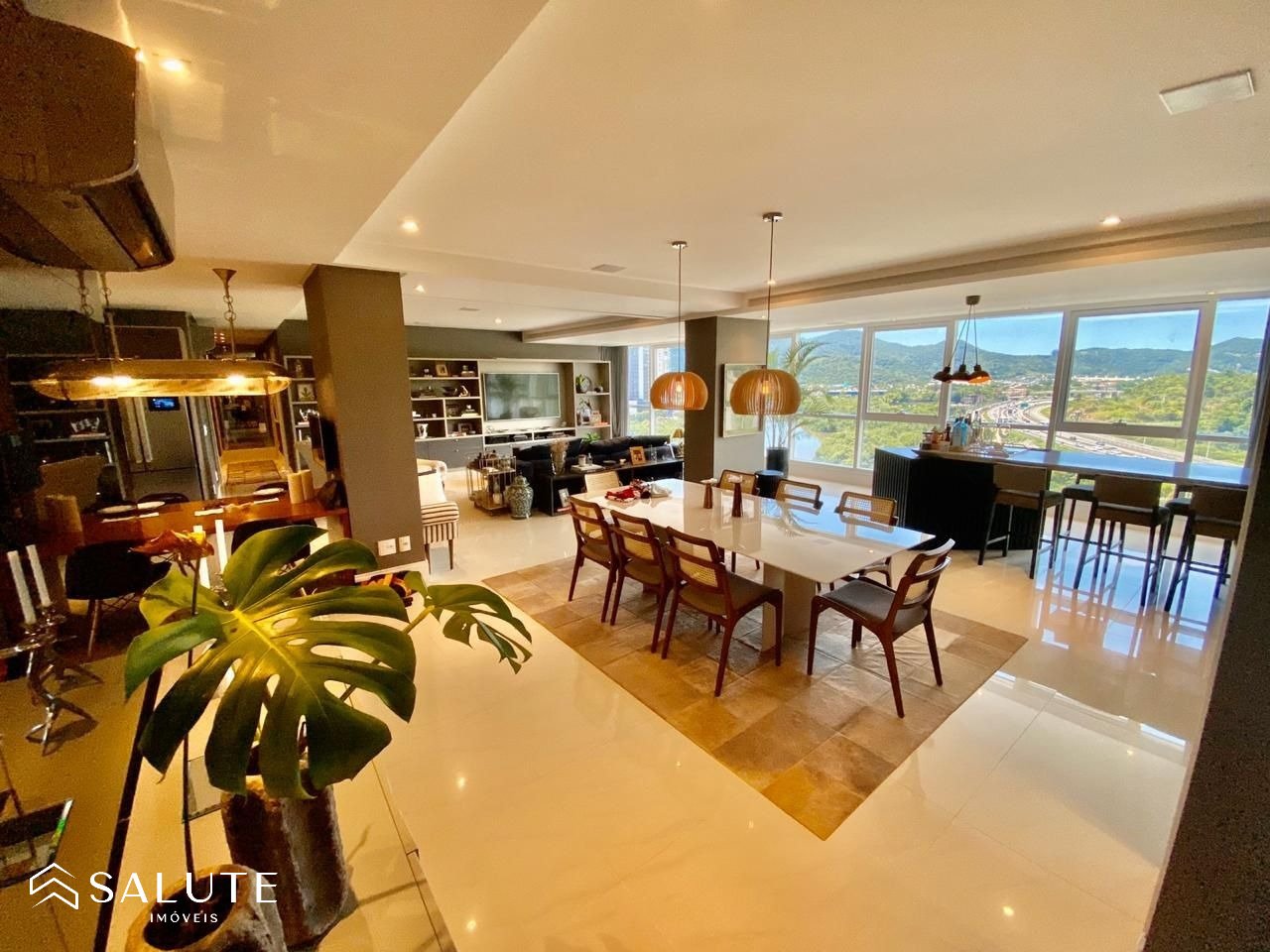 Apartamento para venda com 4 suítes na Barra Sul