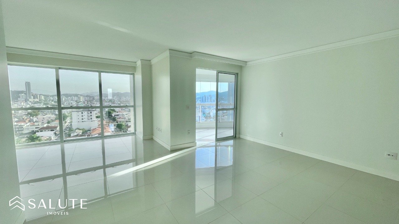 Apartamento à venda com 3 suítes no Centro