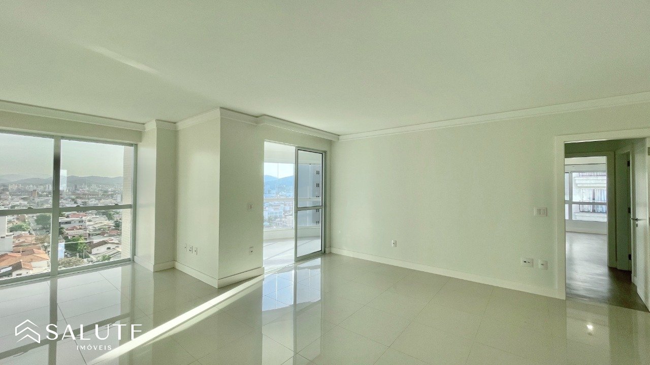 Apartamento à venda com 3 suítes no Centro