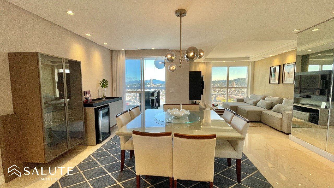 Apartamento à venda com 3 suítes no Centro