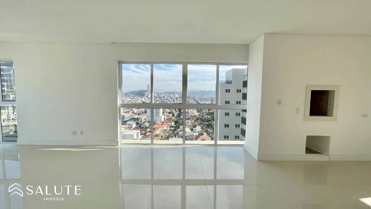 Apartamento à venda com 3 suítes no Centro