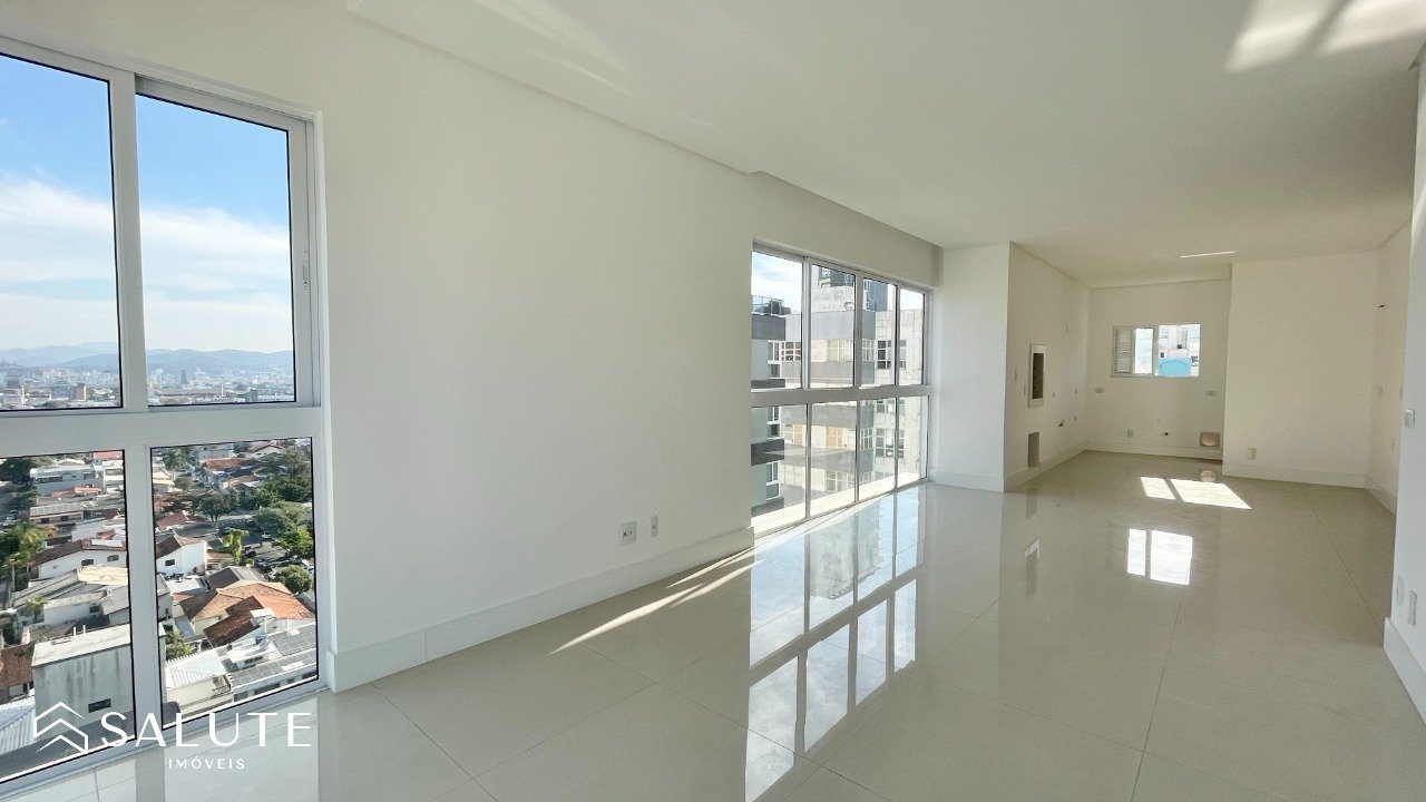Apartamento à venda com 3 suítes no Centro