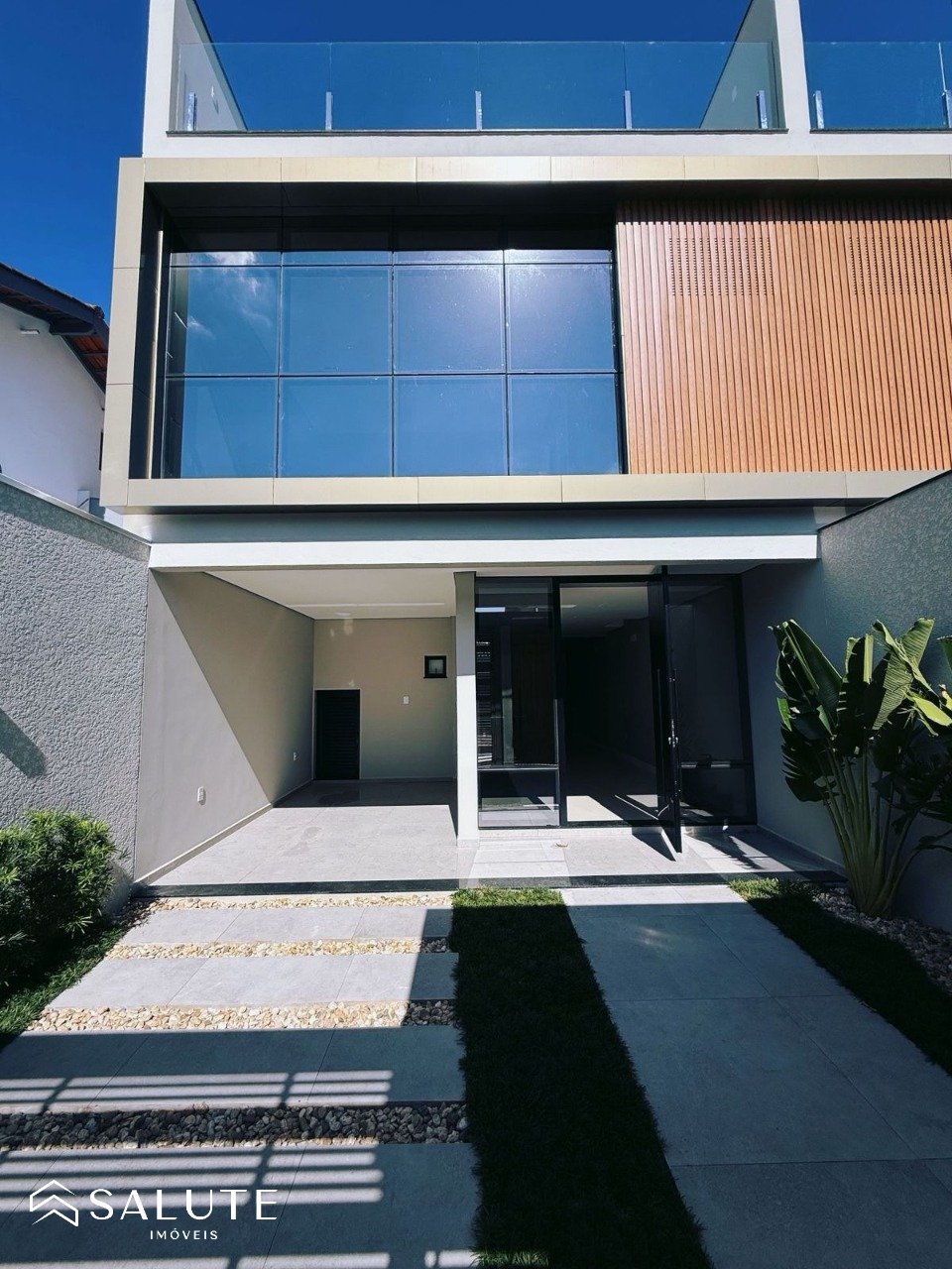 Casa à venda com 3 suítes no Centro