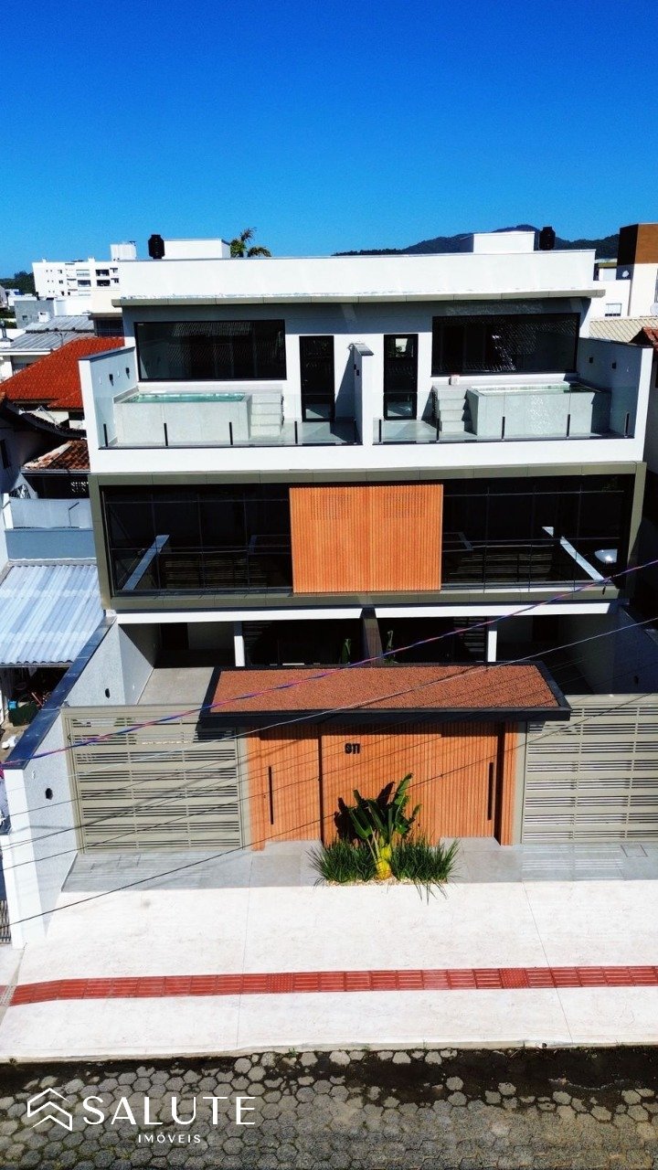Casa à venda com 3 suítes no Centro