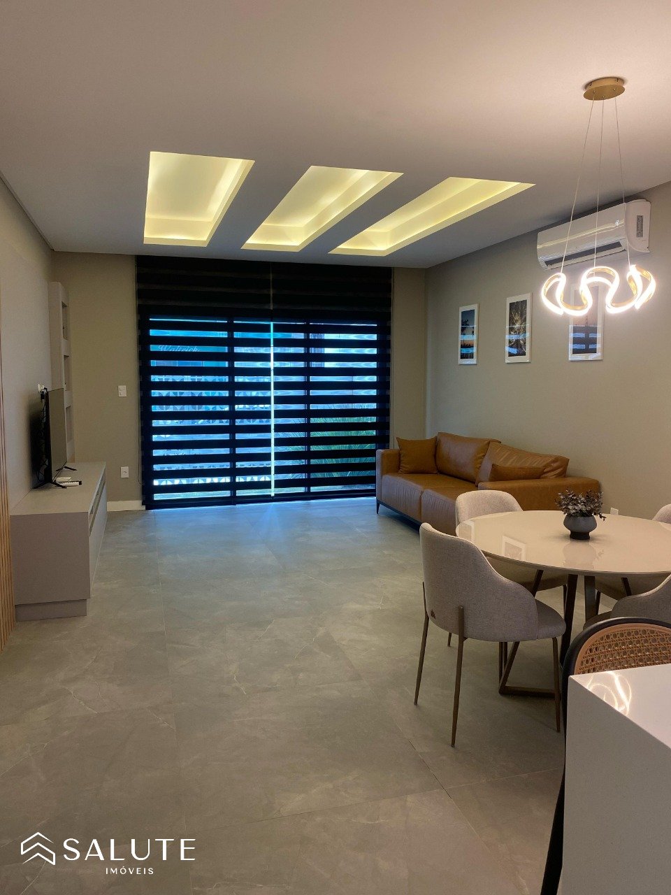 Casa aluguel anual com 3 suítes na Barra Sul