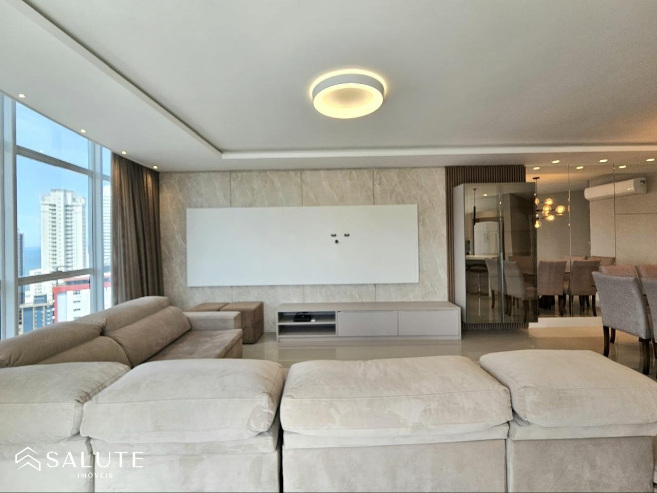 Apartamento à venda com 3 suítes no Centro