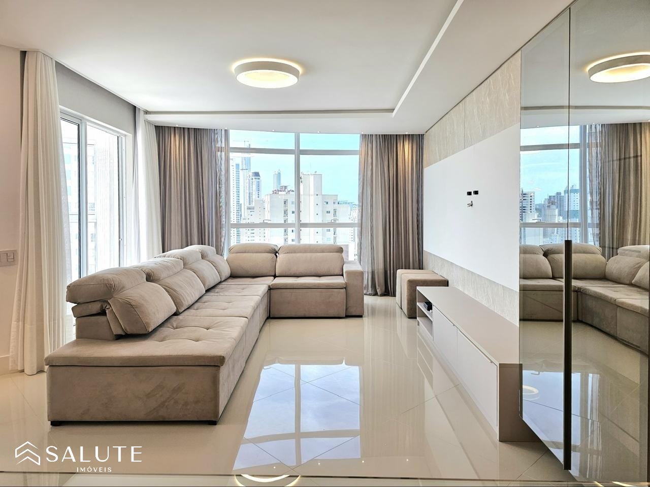 Apartamento à venda com 3 suítes no Centro