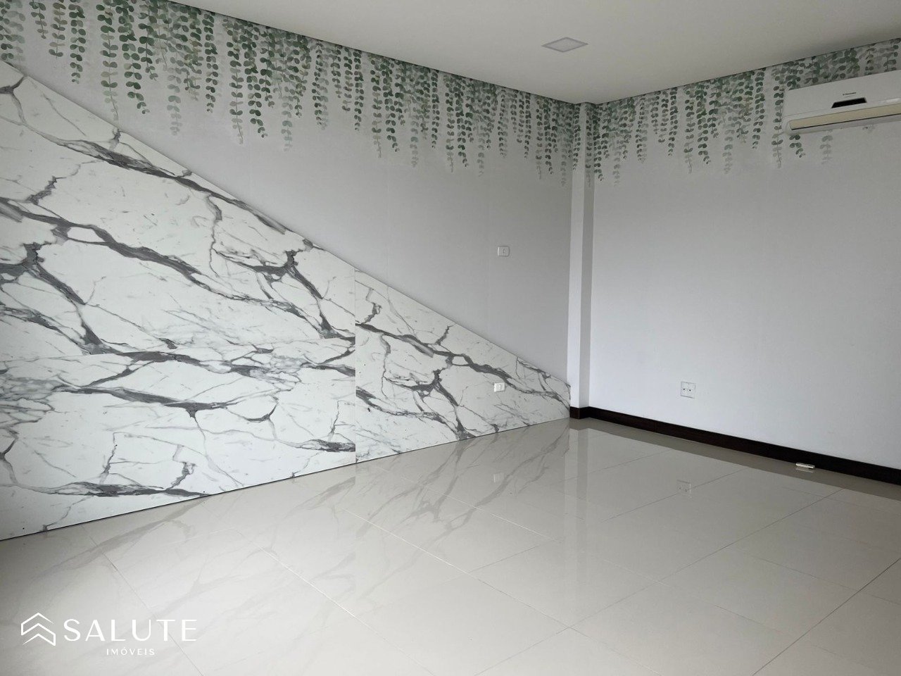 Sala Comercial aluguel anual no Centro