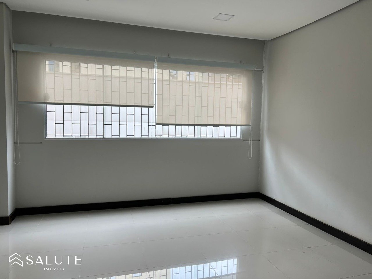 Sala Comercial aluguel anual no Centro