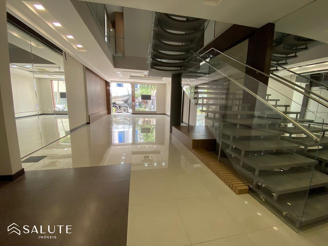 Sala Comercial aluguel anual no Centro