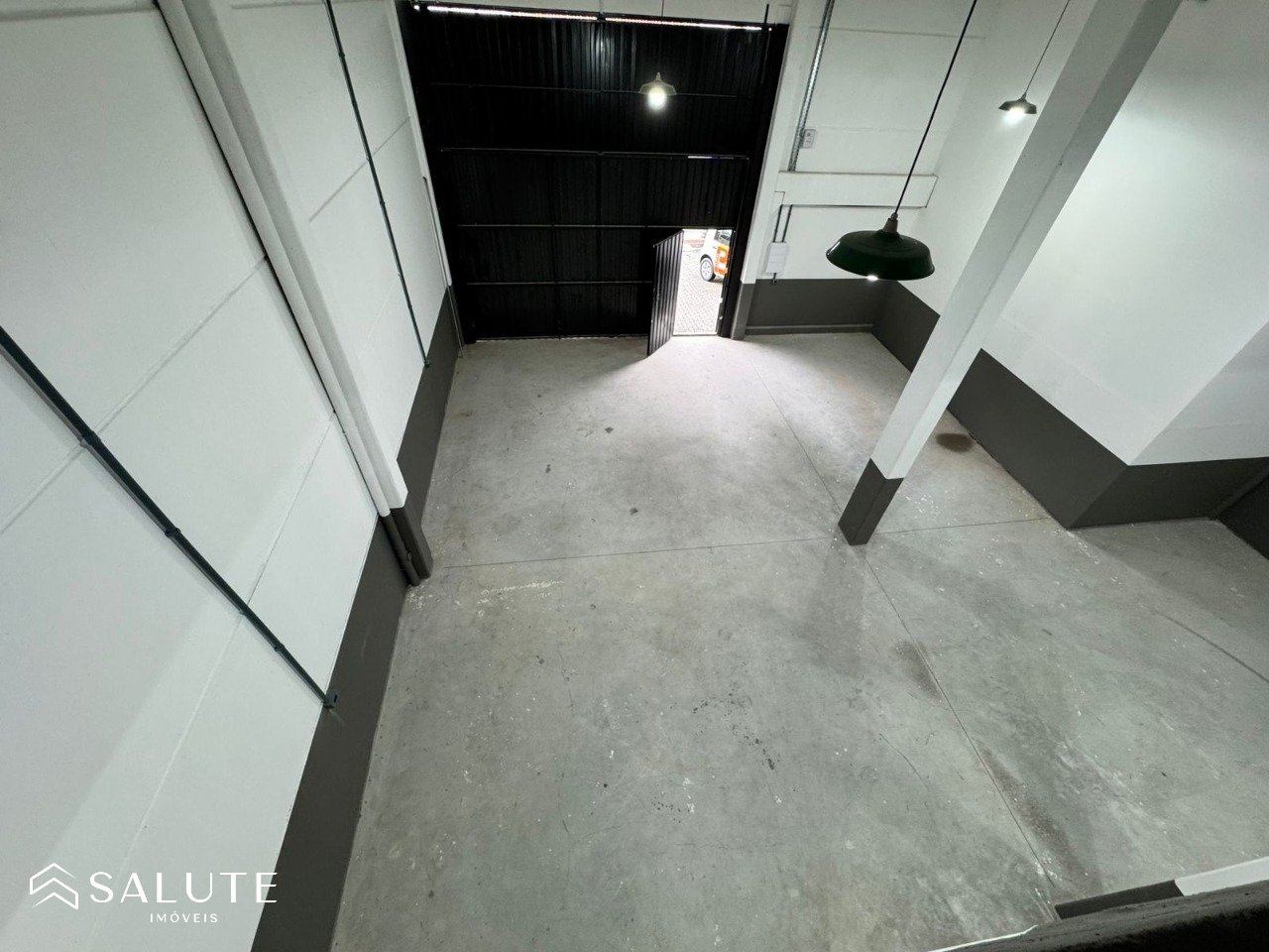 Galpão para locação anual 250m² no Municípios