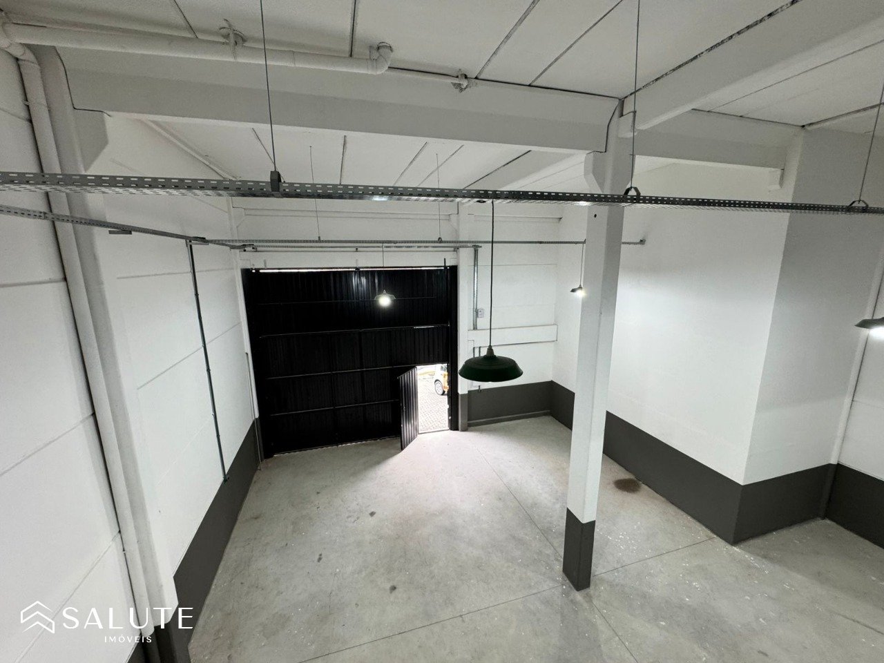 Galpão para locação anual 250m² no Municípios