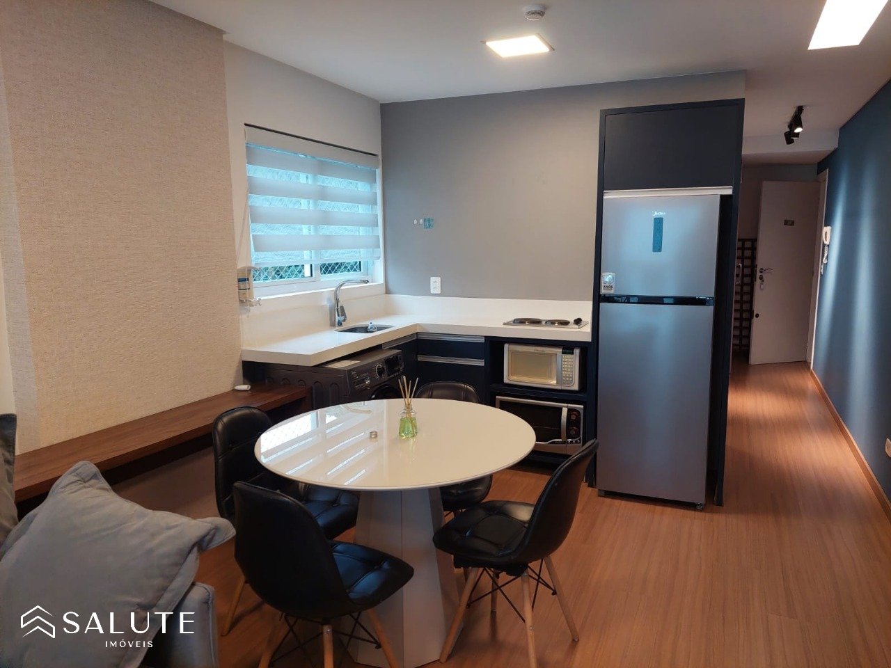 Apartamento aluguel anual 1 dormitório Pioneiros.