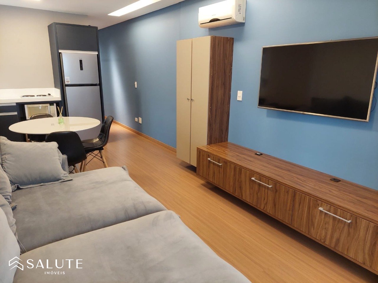 Apartamento aluguel anual 1 dormitório Pioneiros.