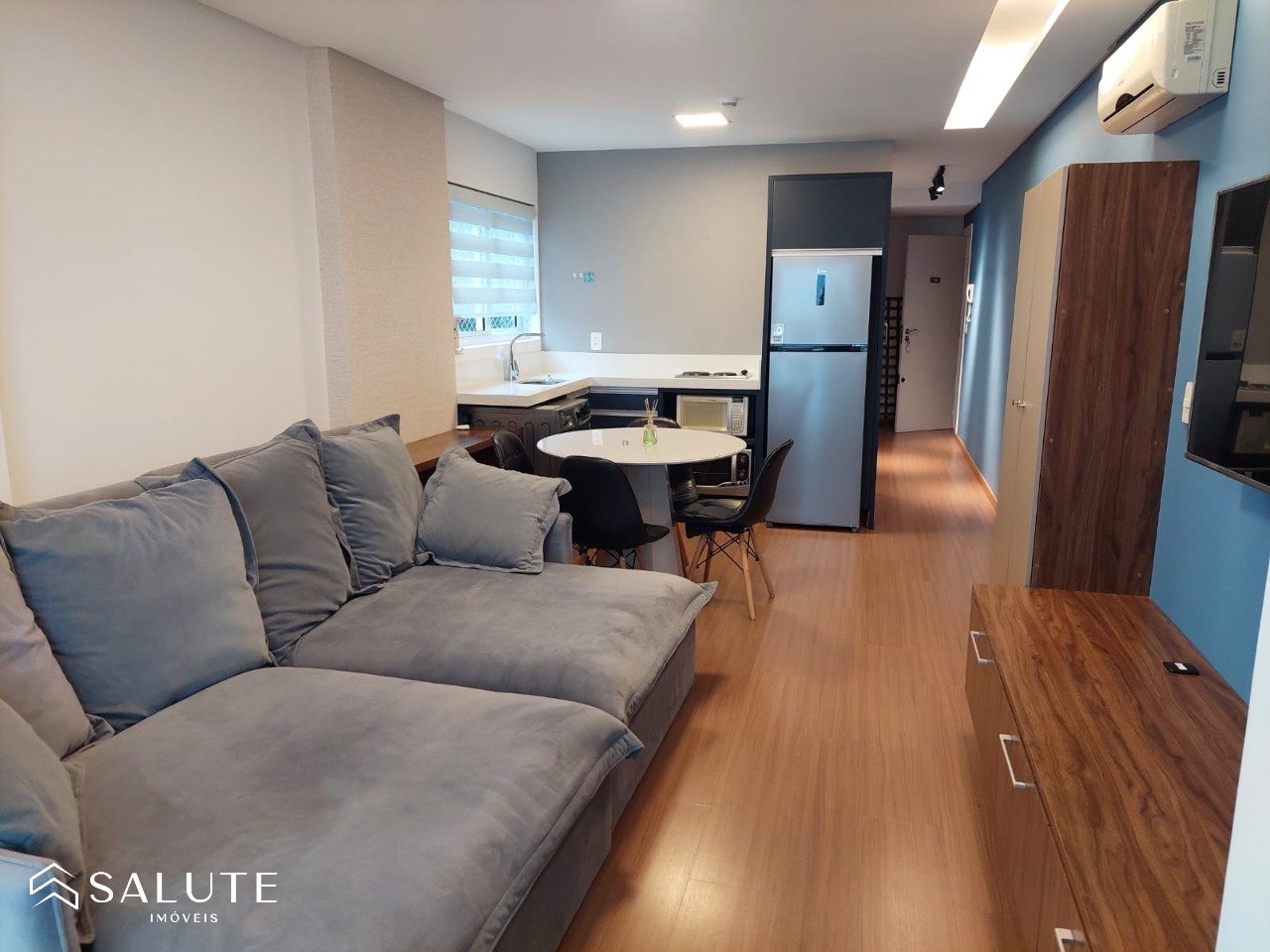 Apartamento aluguel anual 1 dormitório Pioneiros.