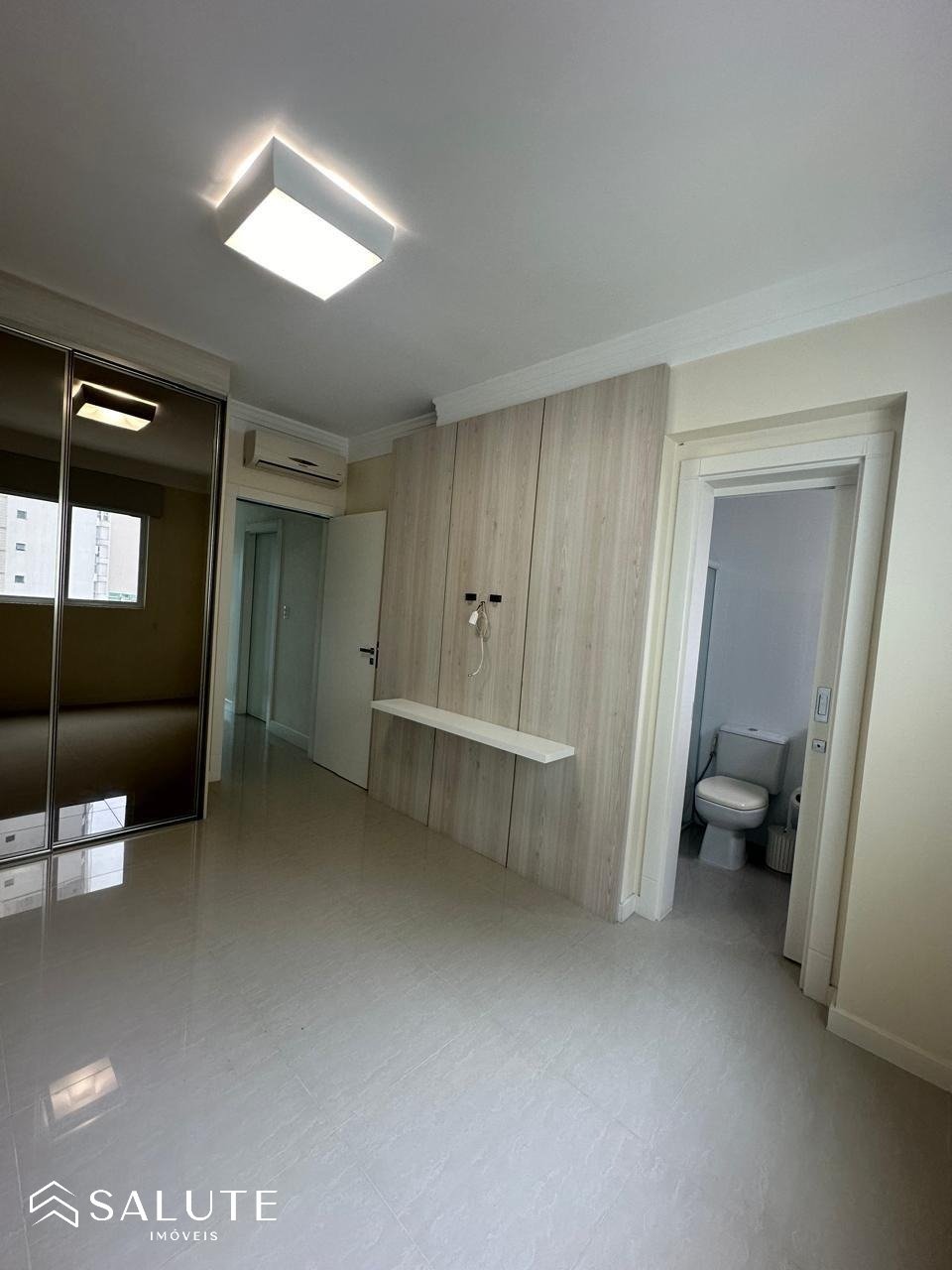 Apartamento à venda com 3 suítes Barra Sul