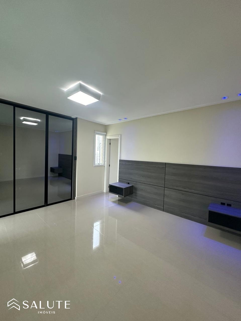 Apartamento à venda com 3 suítes Barra Sul