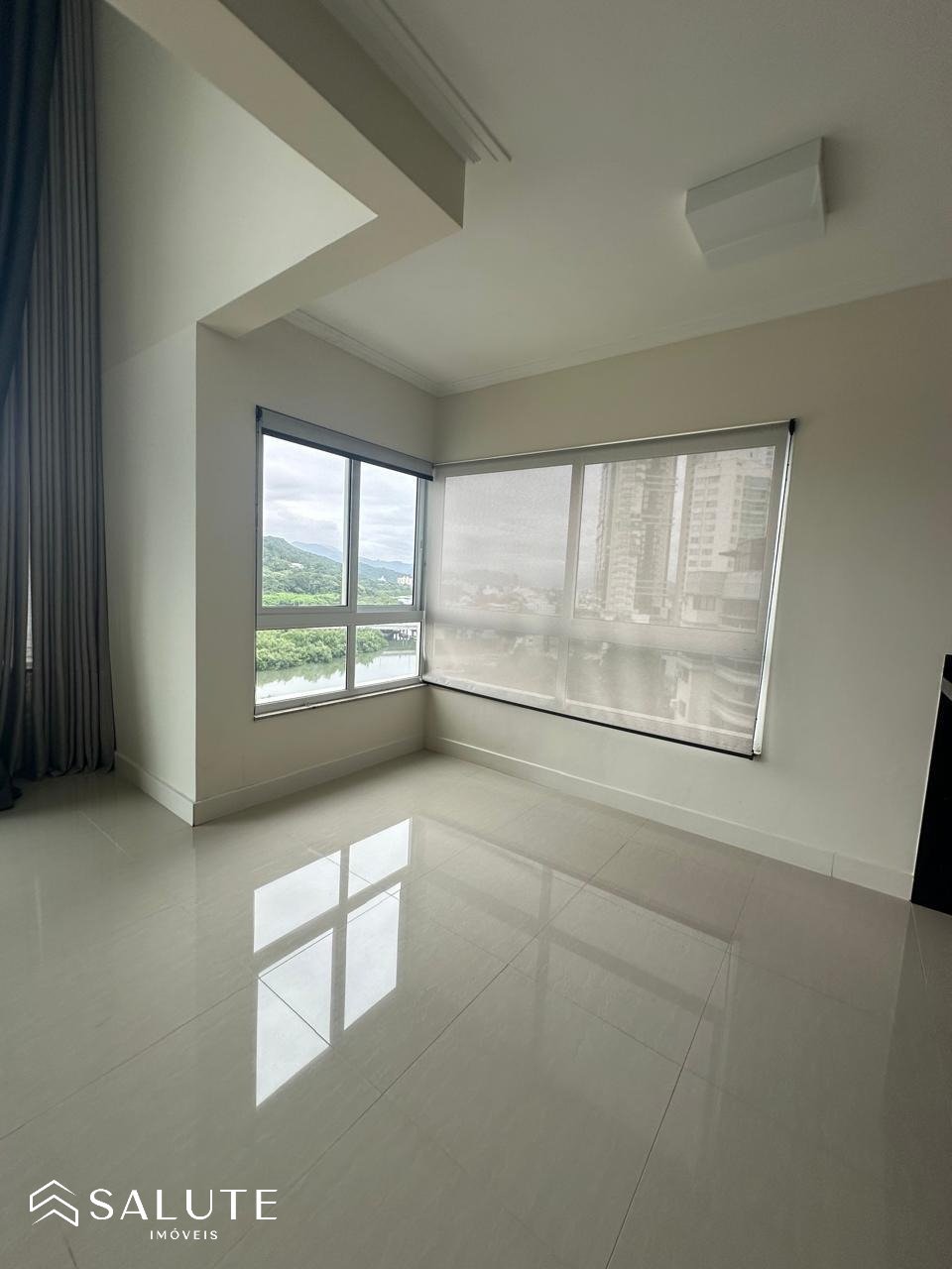 Apartamento à venda com 3 suítes Barra Sul