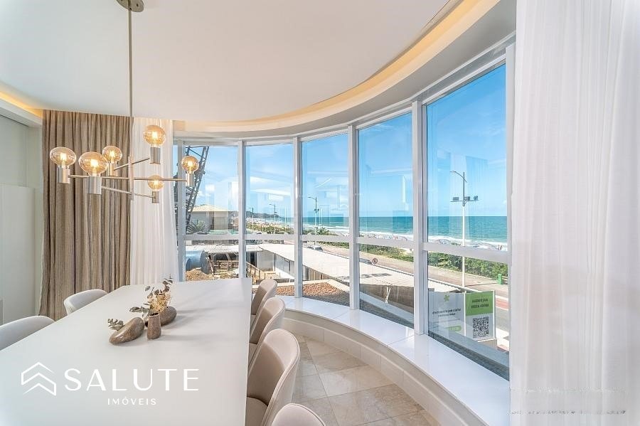 Apartamento à venda com 4 suítes na Praia Brava