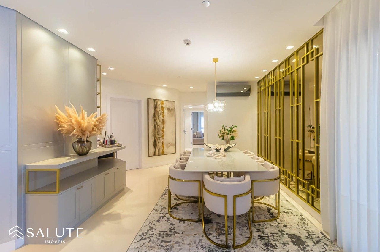 Apartamento á Venda com 4 Suítes no Centro