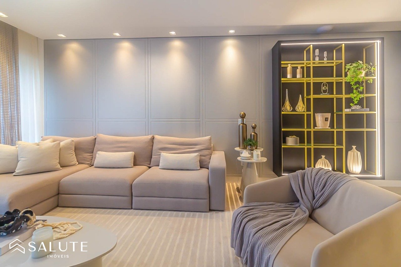 Apartamento á Venda com 4 Suítes no Centro